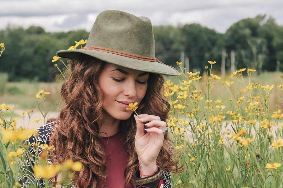 বারবারার সঙ্গে হৃতিকের সম্পর্ক নিয়ে অভিনেতাকে প্রশ্ন করা হলে তিনি বলেছিলেন, ‘‘বারবারা আমার খুব ভাল বন্ধু। ছবির শুটিং করতে নিজের দেশ ছেড়ে ভারতে এসেছে ও। নিজের বাড়িকে যেন মিস্ না করে, তাই এই উপহার দিয়েছি আমি।’’