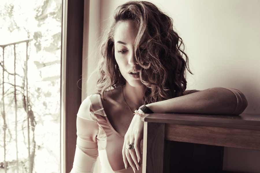 ১৯৭৮ সালের ২ ফেব্রুয়ারি উরুগুয়ের মন্টেভিডিয়ো এলাকায় জন্ম বারবারার। তাঁর আসল নাম বারবারা মোরি ওচোয়া। দুই ভাইবোন এবং বাবা-মায়ের সঙ্গে থাকতেন তিনি। 