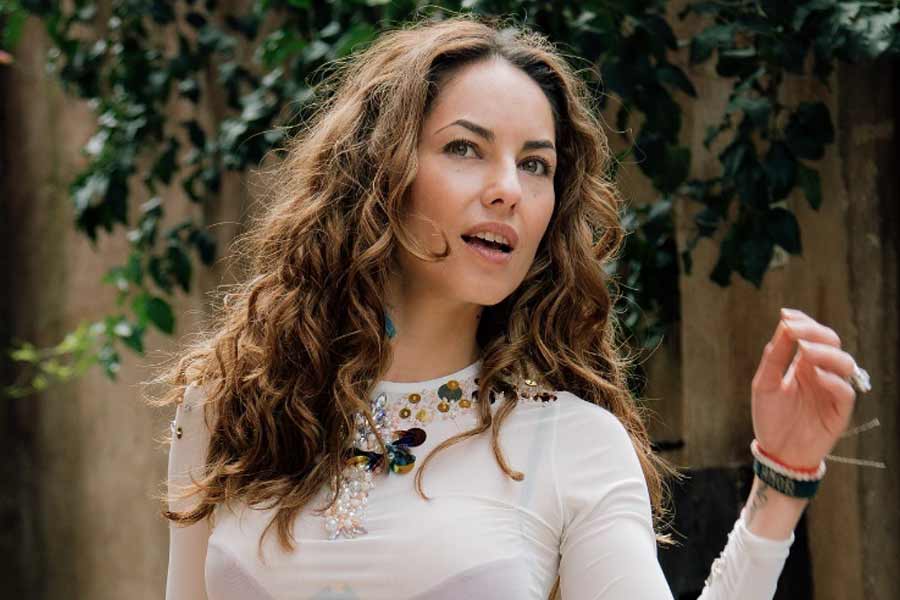 বারবারার যখন মাত্র তিন বছর বয়স, তখন তাঁর বাবা-মায়ের বিবাহবিচ্ছেদ হয়ে যায়। পড়াশোনার পাশাপাশি রোজগারের জন্য রেস্তরাঁয় খাবার পরিবেশন করতেন তিনি। সেই সময় বারবারার উপর নজর পড়ে এক খ্যাতনামী পোশাকশিল্পীর। তিনি মডেলিংয়ের প্রস্তাব দেন বারবারাকে।