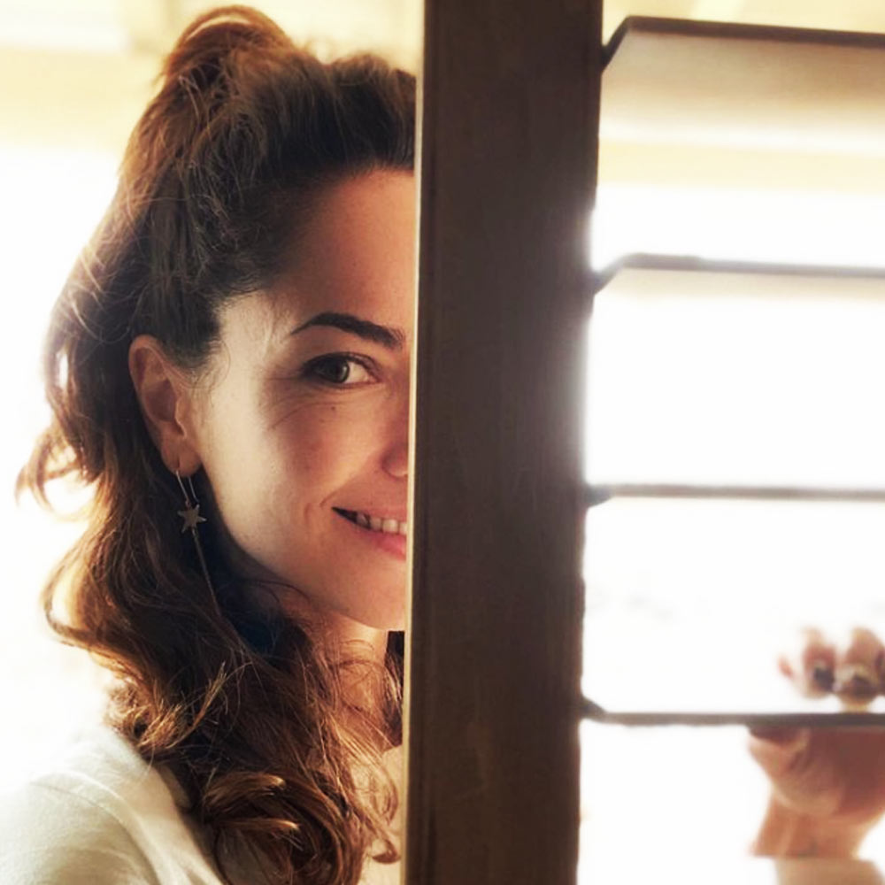 মেক্সিকোয় একটি স্বেচ্ছাসেবী সংস্থা চালান বারবারা। সমাজমাধ্যমে তেমন সক্রিয় নন তিনি। তবে ইনস্টাগ্রামে তাঁর অনুরাগী সংখ্যা চোখে পড়ার মতো। ইতিমধ্যেই ইনস্টাগ্রামে অনুরাগীর সংখ্যা ২৭ লক্ষের গণ্ডি পার করে ফেলেছে হৃতিকের সহ-অভিনেত্রীর।