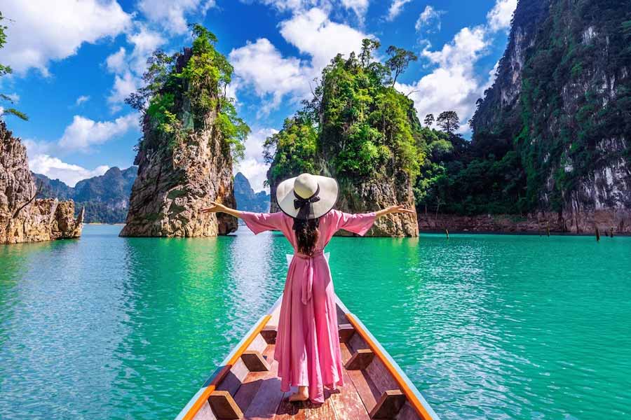 ভারত-মলদ্বীপ নিয়ে তৈরি হওয়া বিতর্কের জেরে ভারতের দক্ষিণ-পশ্চিমের সেই দ্বীপরাষ্ট্রকে বয়কটের ডাক দিয়েছেন দেশের বহু মানুষ। ভ্রমণপ্রিয় দেশবাসীর নজরে এখন ভারতেরই একটি দ্বীপপুঞ্জ— লক্ষদ্বীপ।