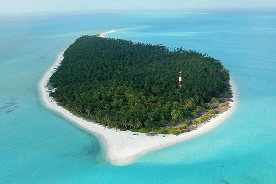 বিভিন্ন ওয়েবসাইটের প্রতিবেদন অনুযায়ী, মোটামুটি এক মাস আগে থেকে বিমানের টিকিট কাটলে যাওয়া-আসা মিলিয়ে এক জনের খরচ হবে ১২ হাজার টাকার কিছু বেশি।