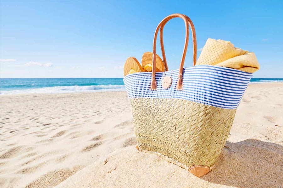 তবে লক্ষদ্বীপে ঘুরতে গেলে কয়েকটি কথা মাথায় রাখতে হবে পর্যটকদের। লক্ষদ্বীপ ৩৬টি দ্বীপের সমন্বয়ে তৈরি হলেও এর মধ্যে কাভারত্তি, আগত্তি, বাঙ্গারাম, কদমত এবং মিনিকয়—এই পাঁচটি দ্বীপেই ভ্রমণ করার অনুমতি রয়েছে পর্যটকদের।