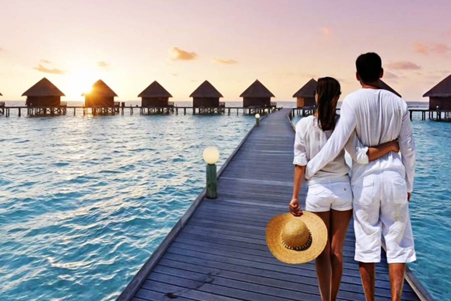 অন্য দিকে, মলদ্বীপে যাওয়ার খরচ বিপুল। মলদ্বীপে যাতায়াত করতে শুধু বিমানের খরচই গড়ে ২৫-৩৫ হাজার টাকা। তবে অগ্রিম বুকিং করলে কিছু ছাড় পাওয়া যেতে পারে।