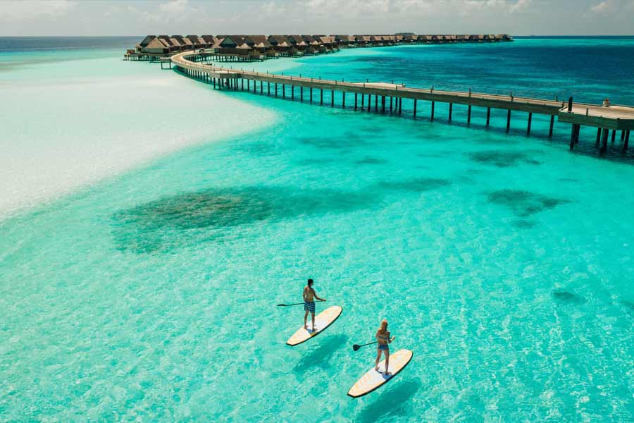 সুতরাং, মলদ্বীপে ঘুরতে গেলে এক দম্পতির প্রতি দিন গড়ে সাড়ে সতেরো থেকে আঠারো হাজার টাকা খরচ হতে পারে।