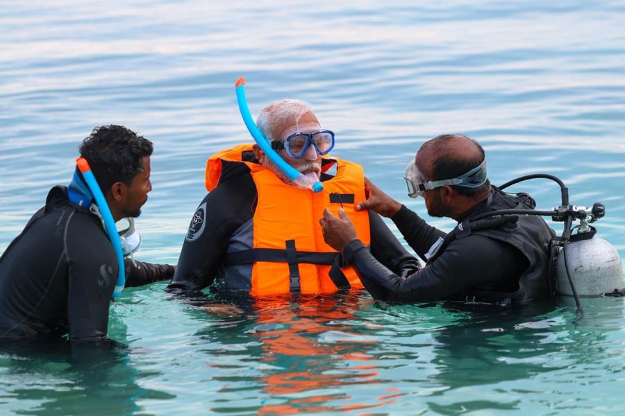 যাঁরা বুকিং বাতিল করছেন, তাঁদের দাবি, টাকা যাচ্ছে যাক, আগে দেশ। দেশের অপমান কোনও ভাবে মেনে নেওয়া যাবে না বলেও কেউ কেউ সমাজমাধ্যমে মতপ্রকাশ করেছেন।