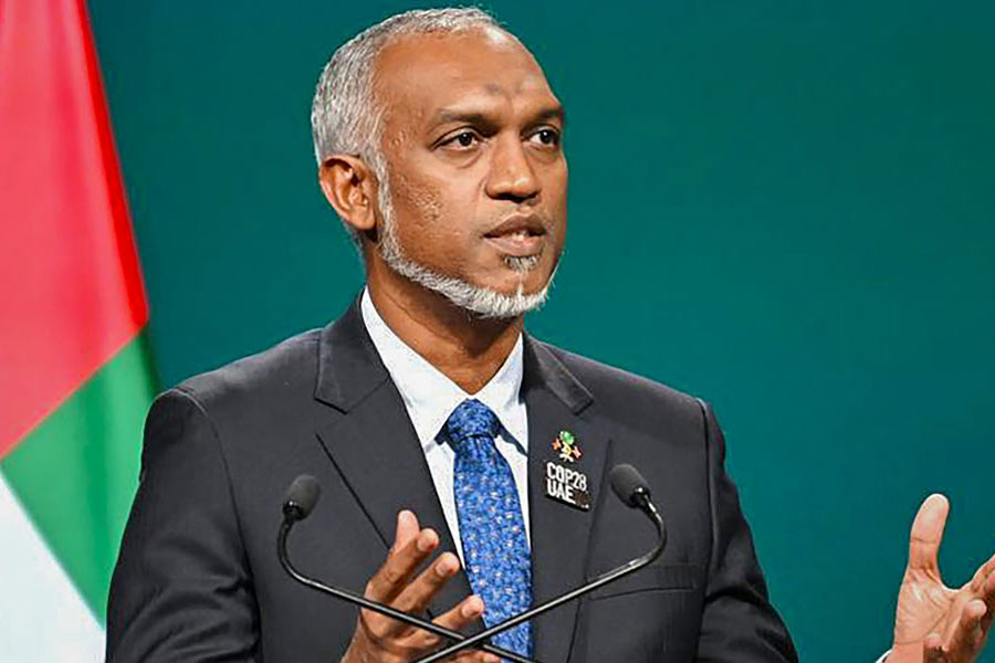 মলদ্বীপ থেকে ভারতের সেনা সরানোর বিষয়ে নয়াদিল্লির সঙ্গে আলোচনা করতে উচ্চ পর্যায়ের একটি কমিটি গঠন করেছিল মুইজ্জু সরকার। এই বিষয়ে ভারতও সম্মতি জানিয়েছিল বলে জানা যায়।