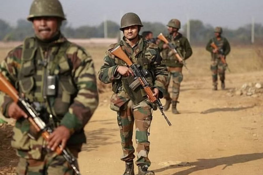 ২০১০ সাল থেকে একটি দ্বিপাক্ষিক সম্পর্কের অংশ হিসেবে ভারতীয় সেনা মলদ্বীপে রয়েছে। মলদ্বীপের সেনাতে যুদ্ধ সংক্রান্ত প্রশিক্ষণও দেয় তারা। পাশাপাশি মলদ্বীপের প্রত্যন্ত দ্বীপের বাসিন্দাদের জন্য মানবিক সহায়তা এবং চিকিৎসা উপাদান পৌঁছে দেওয়ার দায়িত্বও রয়েছে ভারতীয় সেনার কাঁধে।