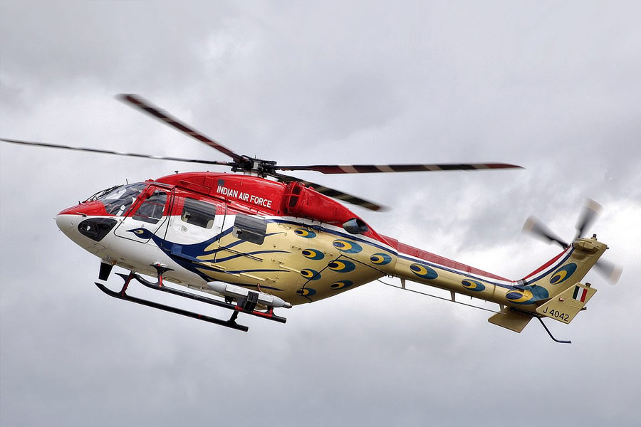 তবে ভারতের তরফে উদ্ধার অভিযানের জন্য মলদ্বীপকে দেওয়া দু’টি ‘ধ্রুব’ হেলিকপ্টারকেও সে দেশে ভারতের সামরিক উপস্থিতি হিসাবে দেখানো হচ্ছে।