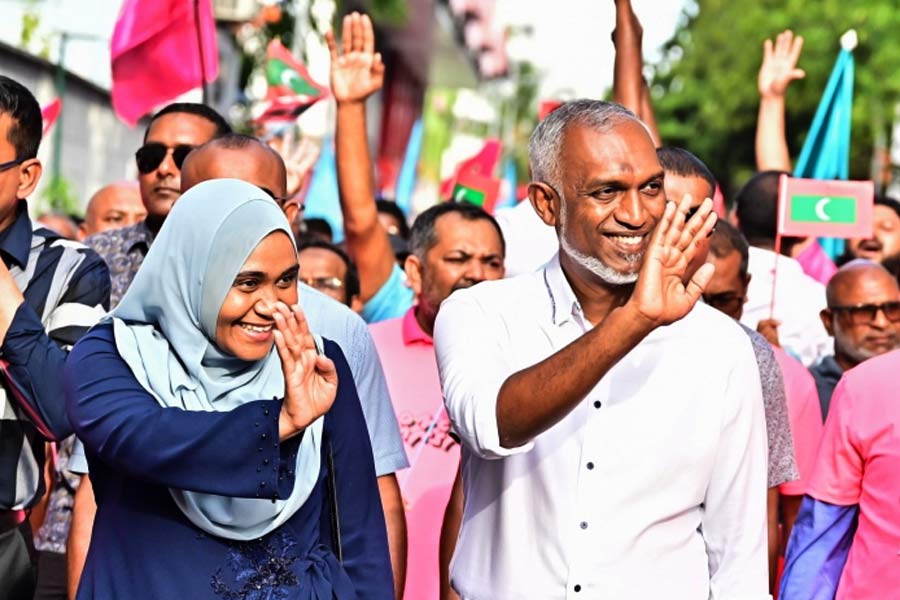 কূটনৈতিক বিশেষজ্ঞদের মতে, যে নীতির উপর ভিত্তি করে মুইজ্জু ক্ষমতায় এসেছেন, সেই নীতিকে একেবারেই হালকা ভাবে নিতে রাজি নন তিনি। বরং সেই নীতিকে মলদ্বীপের রাজনীতিতে দীর্ঘ সময় ধরে টিকে থাকার পন্থা হিসাবেই মুইজ্জু দেখছেন বলে মত বিশেষজ্ঞদের একাংশের। ভোটে জিতে তিনি যে ভারতকে চাপে রাখার চেষ্টা চালিয়ে যাচ্ছেন, তা তাঁর একের পর এক সিদ্ধান্ত থেকেই স্পষ্ট।