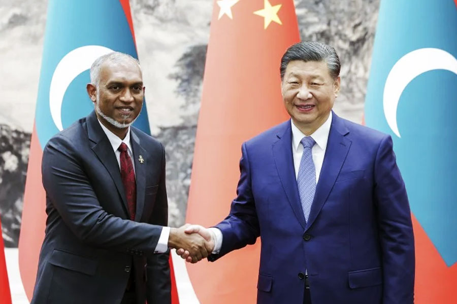 অন্য দিকে, প্রেসিডেন্ট মুইজ্জুর সফরে ২০টি গুরুত্বপূর্ণ চুক্তি স্বাক্ষর করেছে মলদ্বীপ এবং চিন। পাশাপাশি, উন্নয়ন প্রকল্পে ব্যয় করার জন্য মলদ্বীপকে ১৩ কোটি ডলার সহায়তার কথাও জানিয়েছে চিন।