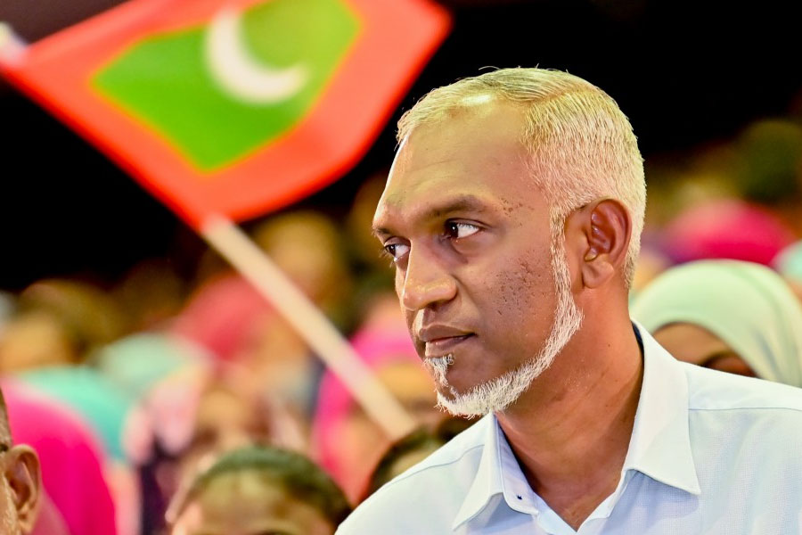 যদিও কূটনৈতিক বিশেষজ্ঞদের একাংশের মতে, মলদ্বীপ ‘কঠোর’ আচরণ করলেও বিচলিত হওয়ার কোনও কারণ নেই ভারতের। ইতিমধ্যেই ভারত এবং প্রধানমন্ত্রী মোদীকে নিয়ে মলদ্বীপের তিন মন্ত্রী (বর্তমানে নিলম্বিত) কুমন্তব্য করার পরে দেশবাসীর একাংশের সমালোচনার মুখে পড়তে হয়েছে মুইজ্জু সরকারকে।