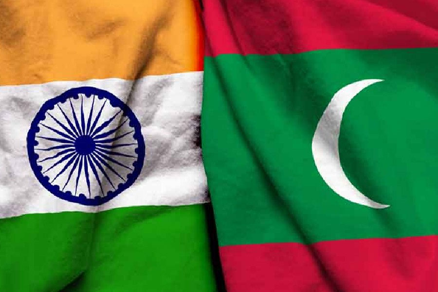 তাই মুইজ্জুর ‘ভারত বৈরিতা’ সে দেশের সরকারকে বিপদের মুখে ফেলতে পারে বলেও মত কূটনৈতিক বিশেষজ্ঞদের একাংশের।