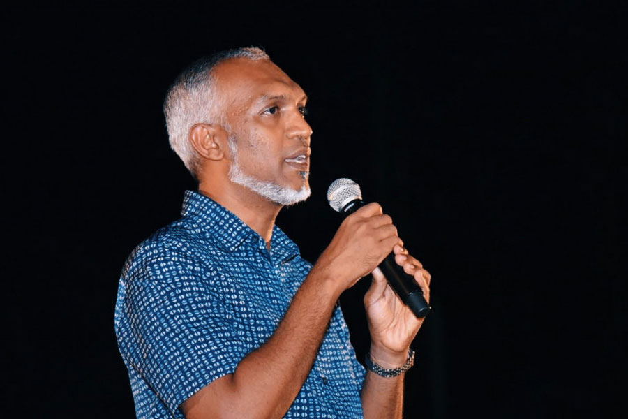 এর পরেই বিতর্কের মুখে পড়েন ওই তিন মন্ত্রী এবং মলদ্বীপ সরকার। বিতর্কের মুখে পড়ে নিজেদের পোস্টগুলিও মুছে ফেলেন তাঁরা। সেই সব পোস্টের ছবি (স্ক্রিনশট) সমাজমাধ্যমে ঘুরছে। যদিও সেগুলির সত্যতা যাচাই করেনি আনন্দবাজার অনলাইন। তবে চাপের মুখে ওই তিন মন্ত্রীকে নিলম্বিত (সাসপেন্ড) করেছে সে দেশের মহম্মদ মুইজ্জুর সরকার।