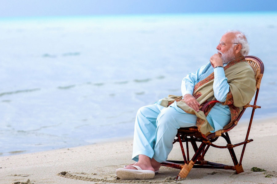 বিতর্কের সূত্রপাত হয়েছিল প্রধানমন্ত্রী নরেন্দ্র মোদীর লক্ষদ্বীপ সফরের পরেই। তার পরেই ভারত এবং মোদীর বিরুদ্ধে অবমাননাকর মন্তব্য করার অভিযোগ ওঠে মলদ্বীপের তিন মন্ত্রী এবং শীর্ষ স্তরের বেশ কিছু রাজনীতিকের বিরুদ্ধে।