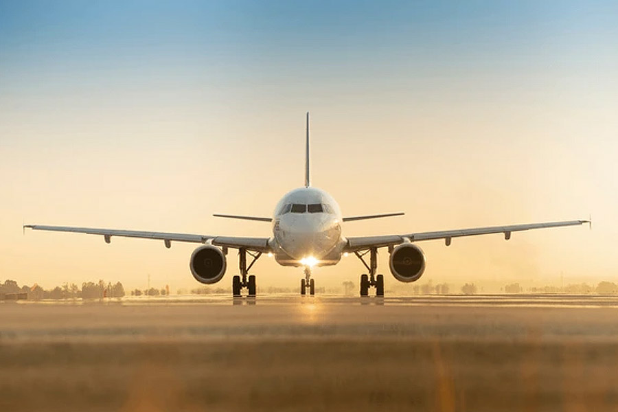 সমাজমাধ্যমে ভারতীয় নেটাগরিকদের ‘বয়কট মলদ্বীপ’-এর ঠেলা সামলাতে হিমশিম খেতে হয় ভারতের দক্ষিণ-পশ্চিম ভারত মহাসাগরের এই দ্বীপরাষ্ট্রকে। আগে থেকে মলদ্বীপে ঘুরতে যাওয়ার বিমান-হোটেলে টিকিট বুক করে রাখার পরেও তা বাতিল করেন একের পর এক ভারতীয়। এই প্রবণতা এখনও বন্ধ হয়নি।