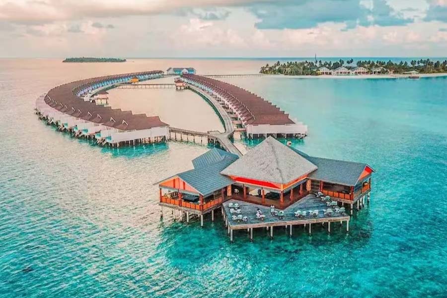 ২০২২ সালের পর্যটন সংক্রান্ত একটি পরিসংখ্যানে দেখা যায়, প্রতি বছর ভারতে আসা বিদেশিদের মধ্যে ১.৭ শতাংশ মলদ্বীপের বাসিন্দা। আবার ভারতে আসা মলদ্বীপের বাসিন্দাদের মধ্যে ৮৫ শতাংশই এখানে চিকিৎসা পরিষেবা নিতে আসেন। এ বার বিপুল জনস্রোতকে অন্য দেশে পাঠাতে চায় মলদ্বীপ।