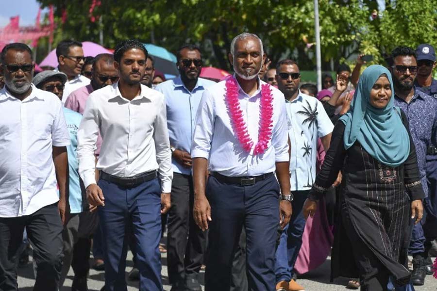 নিত্যপ্রয়োজনীয় খাদ্যদ্রব্যের জোগান নিশ্চিত করতে এত দিন ভারতের উপরেই ভরসা রাখত মলদ্বীপ। কিন্তু এই বিষয়েও ভারত নির্ভরতা কাটাতে সাম্প্রতিক চিন সফরে সে দেশের সঙ্গে খাদ্য নিরাপত্তার চুক্তি করেছেন মুইজ্জু।