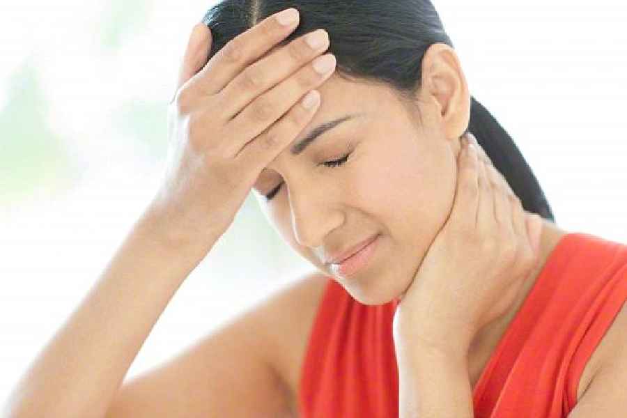 শরীরে আয়রনের অভাবে ক্লান্তি, মাথা ঘোরা, হাত-পা ঠান্ডা হয়ে যাওয়ার মতো লক্ষণ দেখা দেয়। 