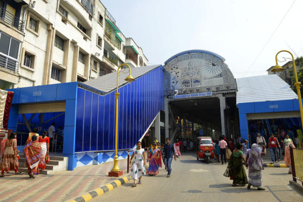 “ফলে সমস্যার সমাধান করতে চাইলে আমি সহযোগিতার হাত সব সময় বাড়িয়ে রেখেছি। আগামী দিনেও সহযোগিতা করব। কিন্তু আমাদের বুকের উপর বসে আমাদের দীর্ঘ দিনের যে হেরিটেজ, তা ওরা ভেঙে দেওয়ার চেষ্টা করবে, সেটা আমি হতে দেব না।’’