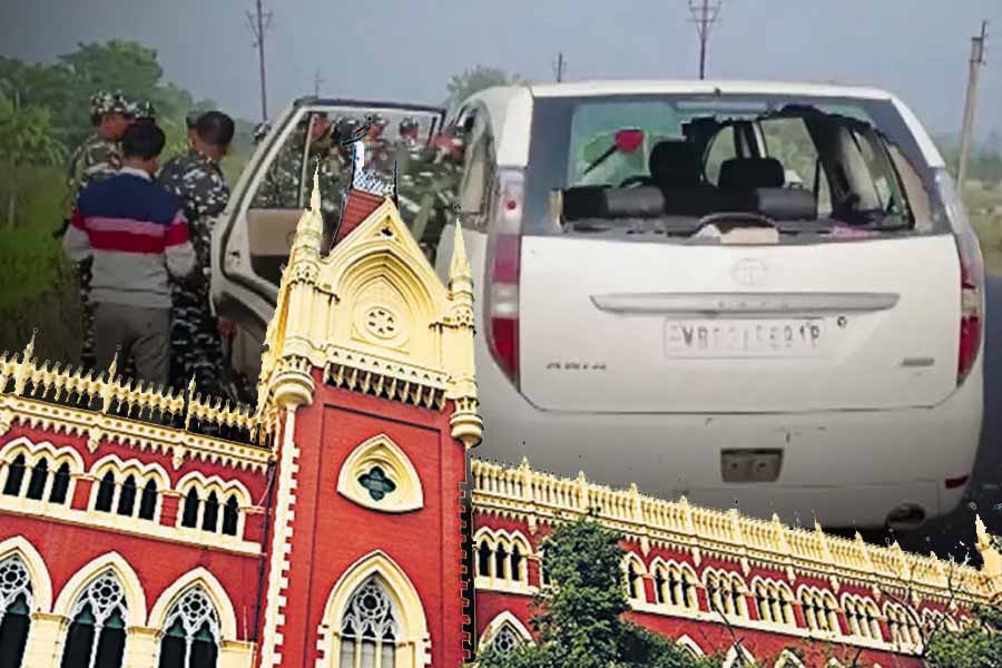 দিকে দিকে বিক্ষোভ এবং জনরোষে এলাকা জুড়ে আতঙ্কের পরিবেশ তৈরি হয়েছে। এই পরিস্থিতিতে অনিশ্চয়তা তৈরি হয়েছে সন্দেশখালির মাধ্যমিক পরীক্ষার্থীদের জীবনে।