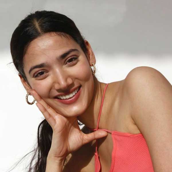 কলেজে থাকাকালীন একাধিক সৌন্দর্য প্রতিযোগিতায় অংশগ্রহণ করেন মেধা। অভিনয় নিয়ে জীবনে এগিয়ে যাবেন বলে ২০১৮ সালে নয়ডা থেকে মুম্বই চলে যান তিনি। মডেলিংয়ের মাধ্যমে কেরিয়ার শুরু করেন তিনি।