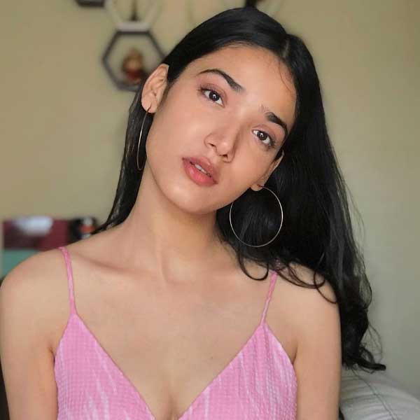 তিন বছর অভিনয় করেও নিজের পরিচিতি তেমন গড়ে তুলতে পারেননি মেধা। ২০২৩ সালে মুক্তিপ্রাপ্ত ‘টুয়েলভ্‌থ ফেল’ ছবিটি তাঁকে কেরিয়ারের মধ্যগগনে পৌঁছে দেয়। এই ছবিতে একটি গানও গেয়েছেন তিনি।