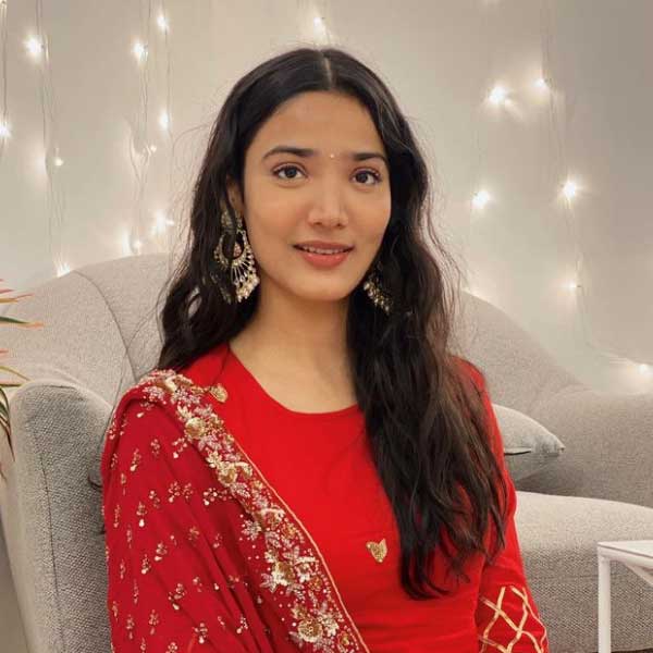 ইতিমধ্যেই সমাজমাধ্যমে অনুরাগী মহল তৈরি হয়েছে মেধার। ইনস্টাগ্রামে তাঁর অনুরাগীর সংখ্যা ১৮ লক্ষের গণ্ডি পার করেছে।