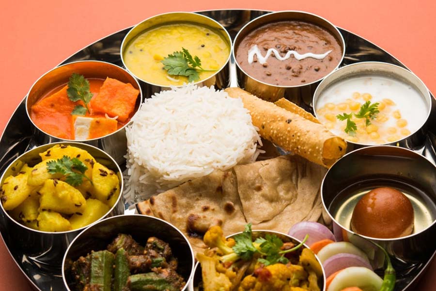 দিন কয়েক আগে উত্তরপ্রদেশের একটি স্থানীয় অনুষ্ঠানে গিয়েছিলেন মুখ্যমন্ত্রী আদিত্যনাথ। সেখানেই কথায় কথায় তিনি জানান রামমন্দির চত্বরে খাওয়াদাওয়ার ব্যবস্থার কথা।