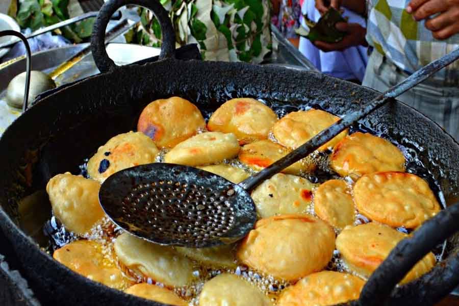 এ ছাড়া  ‘রাম লল্লা’র জন্মস্থানের আলু টিক্কি, কচুরি, সিঙাড়ারও বিপুল জনপ্রিয়তা।