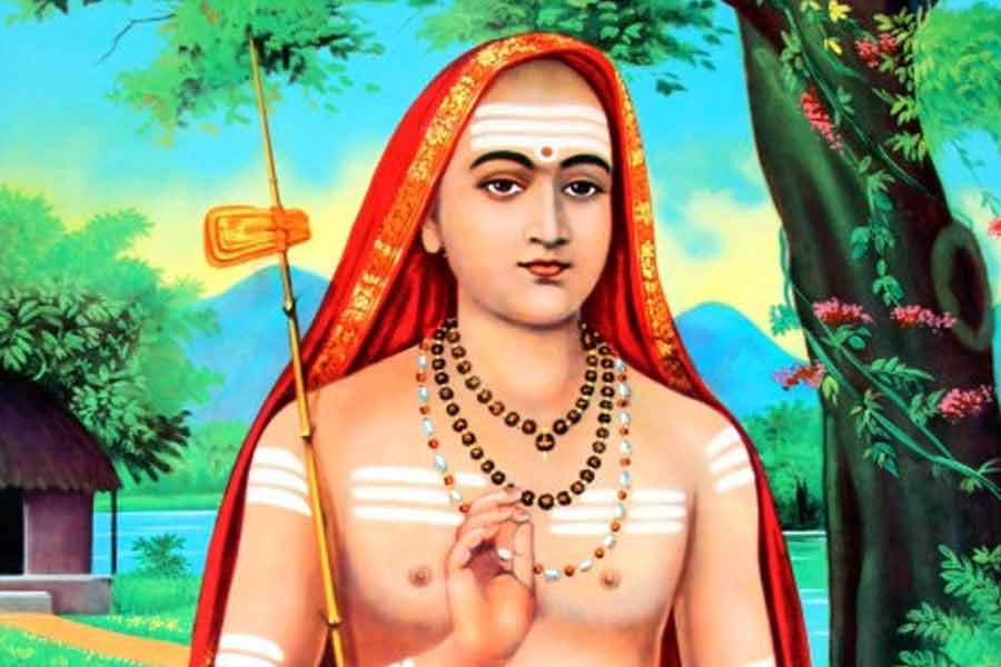 ছোটবেলাতেই সন্ন্যাস গ্রহণ করে সংসার ছাড়েন শঙ্কর। গুরু গোবিন্দ ভগবৎপাদ তাঁকে সন্ন্যাসে দীক্ষিত করেছিলেন। হিন্দু ধর্মের অদ্বিতীয় ব্রহ্মের তত্ত্বে বিশ্বাসী ছিলেন শঙ্কর। 