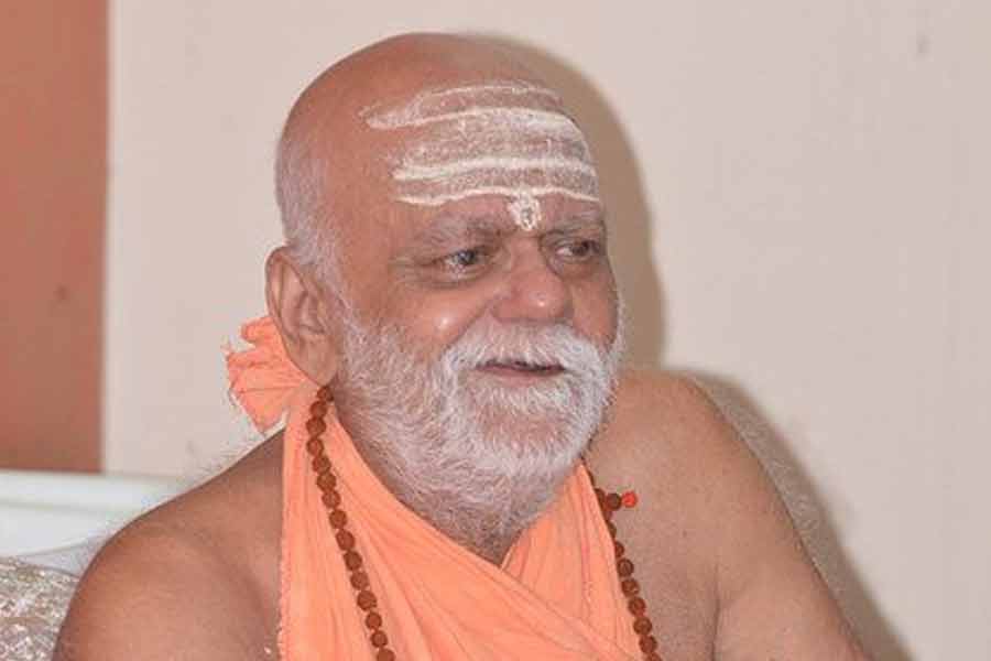 দেশের সর্বত্রই নিজের ভাবধারা প্রচার করতে চেয়েছিলেন আদি শঙ্কর। তাই তিনি চার কোণে মঠ প্রতিষ্ঠার জন্য চারটি নির্দিষ্ট স্থান নির্বাচন করেছিলেন। পূর্ব ভারতে আদি শঙ্করের ভাব প্রচারের ভার পড়ে পুরীর গোবর্ধনপীঠের উপরে। 