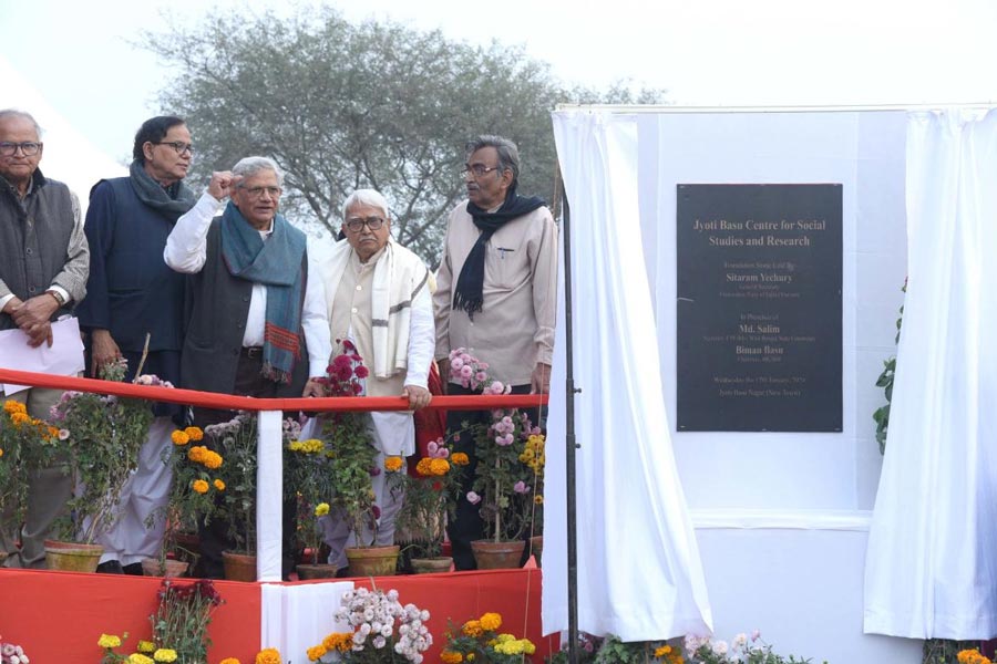 ভিত্তি প্রস্তর স্থাপনের অনুষ্ঠানে উপস্থিত ছিলেন সীতারাম ইয়েচুরি, মহম্মদ সেলিম, বিমান বসু এবং সূর্যকান্ত মিশ্র।