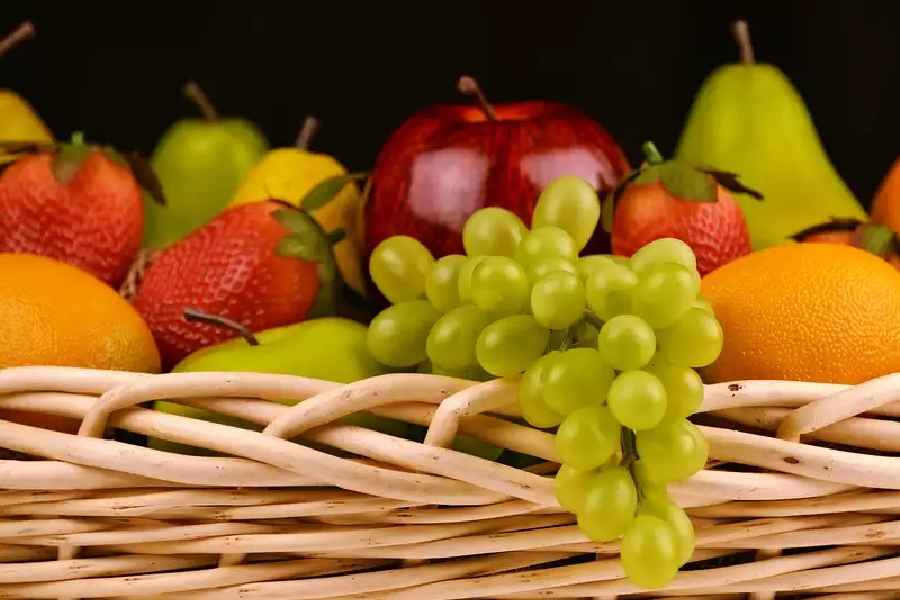 Five rules you should follow while eating fruits.