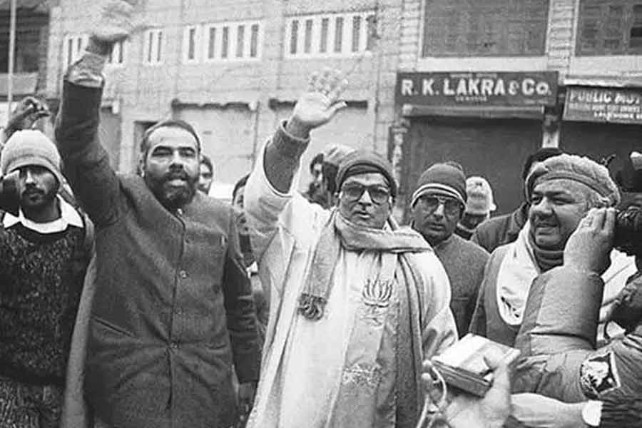 ওই সংবাদমাধ্যমকে জানকী মহলের কর্তা অশোককুমার ভার্মা জানিয়েছেন, ১৯৯১-৯২ সাল পর্যন্ত কাশ্মীর থেকে কন্যাকুমারী পর্যন্ত একতা যাত্রা করছিলেন মুরলীমনোহর। জানকী মহলে এসেছিলেন সেই বর্ষীয়ান বিজেপি নেতাও।