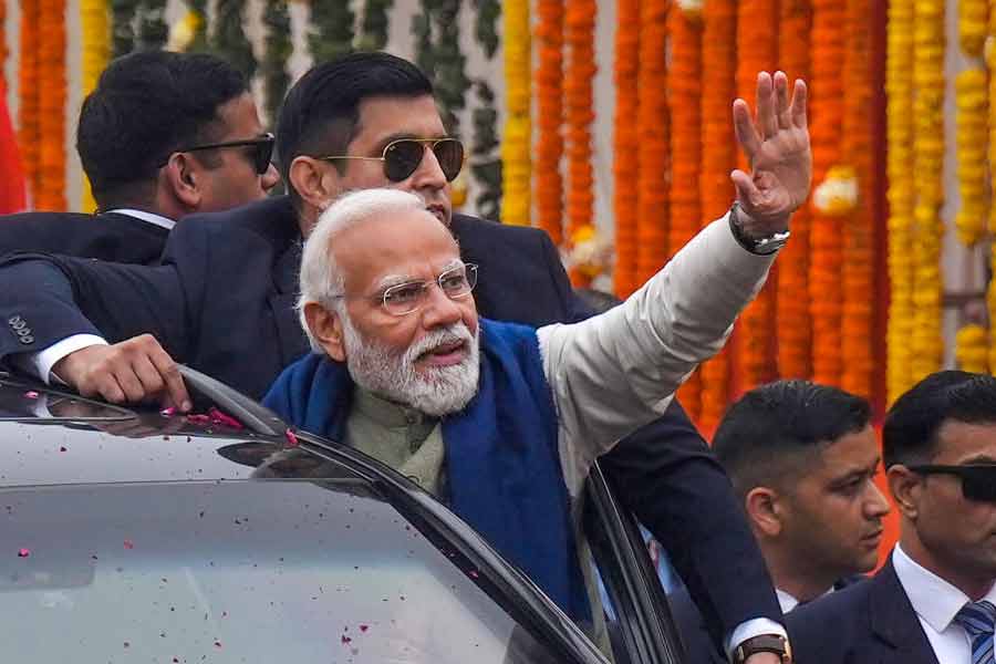 ৩২ বছর পর আরও একটা জানুয়ারি মাস চলছে। আর আগামী সোমবার, ২২ জানুয়ারি মোদী আবার আসবেন অযোধ্যায়। ৩২ বছর আগে তাঁর কথা দিয়ে যাওয়া রামমন্দিরের ঈশ্বরের ‘প্রাণপ্রতিষ্ঠা’ করতে।