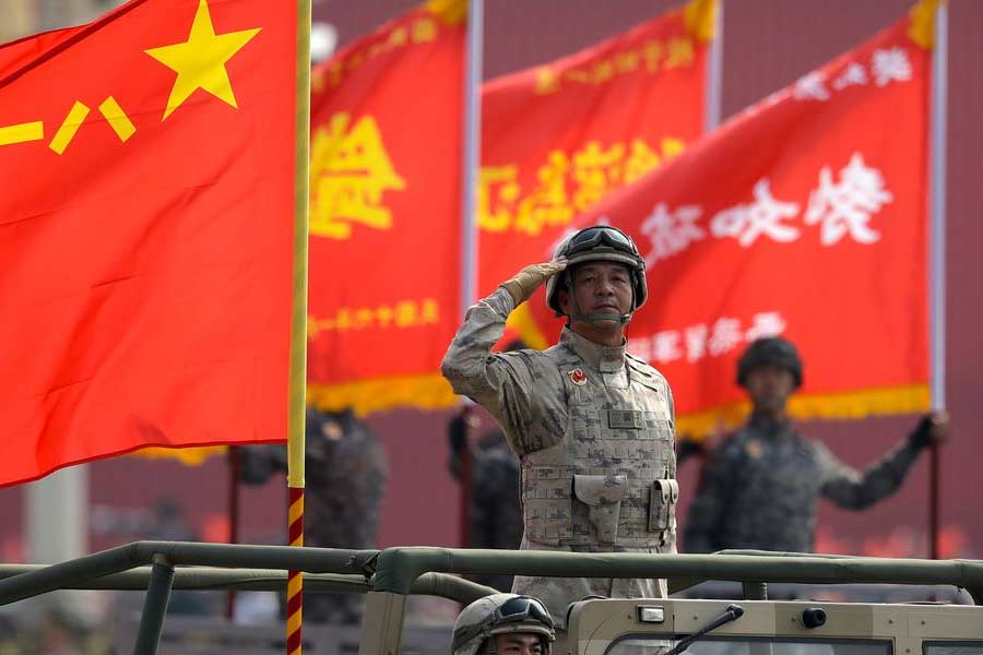 তাইওয়ানে আমেরিকার সামরিক এবং আর্থিক সাহায্যকে কোনও দিনই ভাল চোখে দেখেনি বেজিং। তারা অনবরত এই দ্বীপে সামরিক সক্রিয়তা বজায় রেখেছে। বেজিংয়ের সন্দেহ ছিল, চিনবিরোধী লাই চিং তে তৃতীয় বার ক্ষমতায় এসে তাইওয়ানকে স্বতন্ত্র রাষ্ট্র হিসাবে ঘোষণা করবেন। আর তাঁরা চিনের বশ্যতা মানবেন না। 