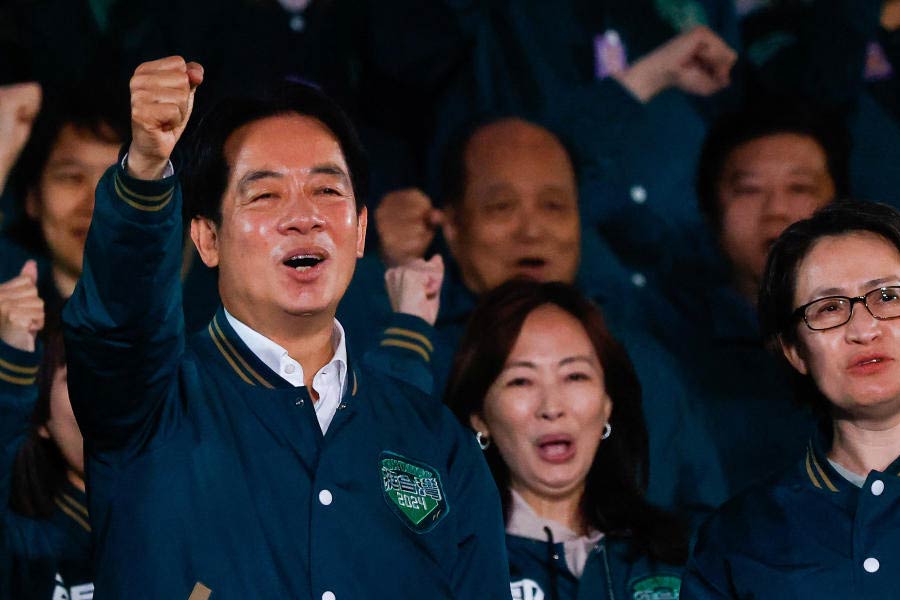 লাই চিং তে নির্বাচনে জয়ী হওয়ার পর অবশ্য তাঁকে শুভেচ্ছা জানিয়েছে আমেরিকা। তাদের বিদেশ সচিব অ্যান্টনি ব্লিঙ্কেন বলেছেন, ‘‘আমেরিকা লাই চিং তে এবং তাইওয়ানের বাকি সব ক’টি রাজনৈতিক দলের সঙ্গে কাজ করতে, সুসম্পর্ক বজায় রাখতে আগ্রহী।’’