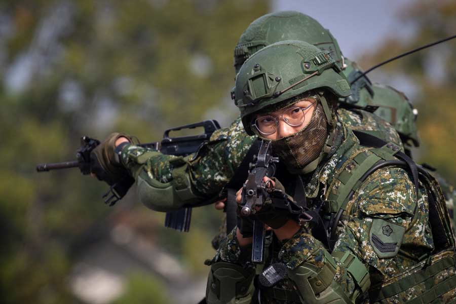আগামী দিনে তাইওয়ানকে কেন্দ্র করে আমেরিকা এবং চিনের সম্পর্কের সমীকরণ কোন দিকে এগোয়, সেটাই এখন দেখার। আন্তর্জাতিক মহলও সে দিকে নজর রেখেছে। 