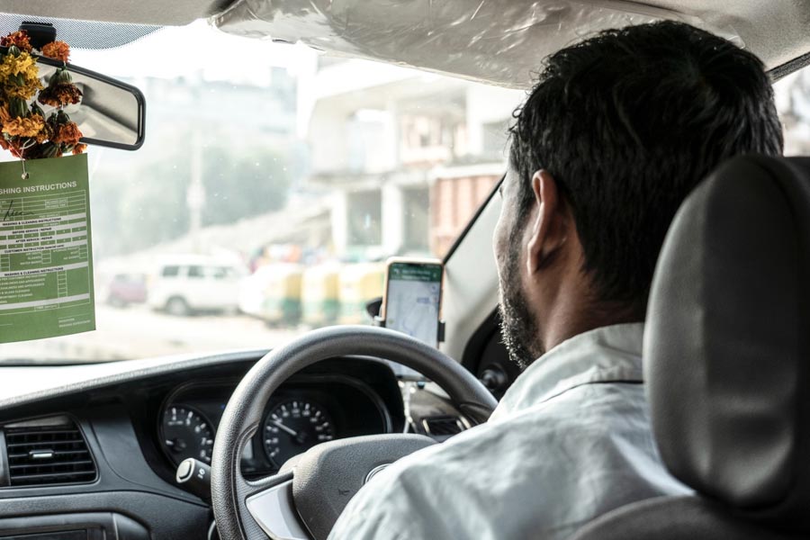 দারুণ মজা পান নিজের কাজে। কাজের জন্য ছেড়েছেন বড় চাকরিও। তিনি অঙ্কিত জোশী। নয়ডার ক্যাবচালক।