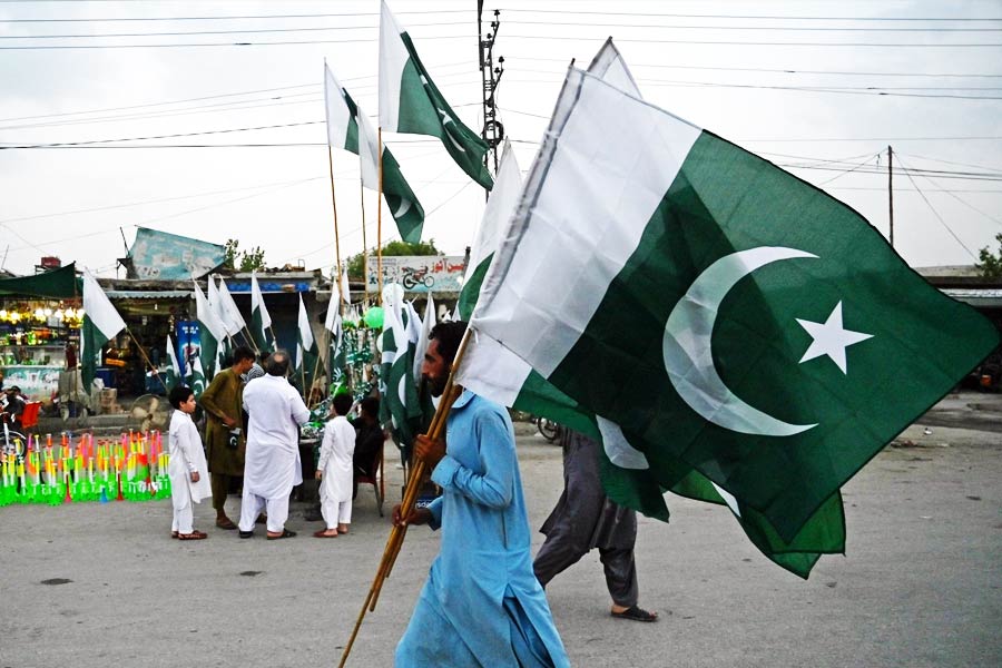 What are the problem between Pakistan-Iran and Pakistan-Afghanistan