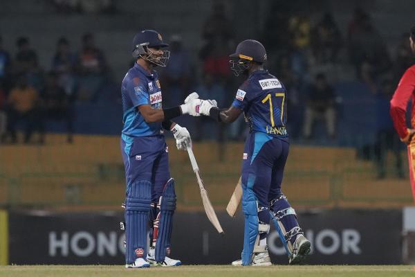 শ্রীলঙ্কার ক্রিকেট কর্তারা ভবিষ্যতের দিকে তাকাতে চাইছেন। দেশের কোচেদের প্রশিক্ষণের জন্য আন্তর্জাতিক ক্রিকেটে সফল কোচদের বিশেষ দায়িত্ব দেওয়া হচ্ছে।