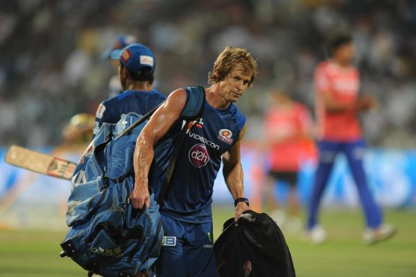 ভারতীয় দলের প্রাক্তন বোলিং কোচ অরুণ ছাড়াও দক্ষিণ আফ্রিকার প্রাক্তন ক্রিকেটার জন্টি রোডসের সঙ্গেও চুক্তি করেছে শ্রীলঙ্কার ক্রিকেট বোর্ড। তাঁরা মূলত শ্রীলঙ্কার কোচেদের প্রশিক্ষণ দেবেন।