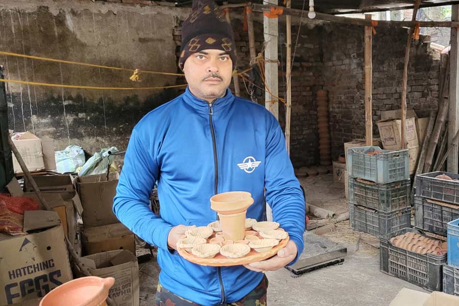 Clay lamps selling increased in Midnapore city ahead of inauguration of Ram Mandir in Ayodhya