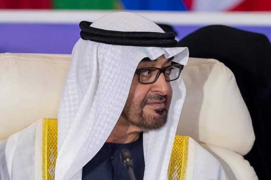 বিশ্বের ধনী ব্যক্তিদের তালিকায় নাম লিখিয়েছেন সংযুক্ত আরব আমিরশাহির প্রেসিডেন্ট শেখ মহম্মদ বিন জায়েদ আল নাহইয়ান। মোট ২৫ লক্ষ কোটি টাকার সম্পত্তি রয়েছে তাঁর এবং তাঁর পরিবারের সদস্যদের। তাঁর পরিবারই বিশ্বের সবচেয়ে ধনী পরিবার।