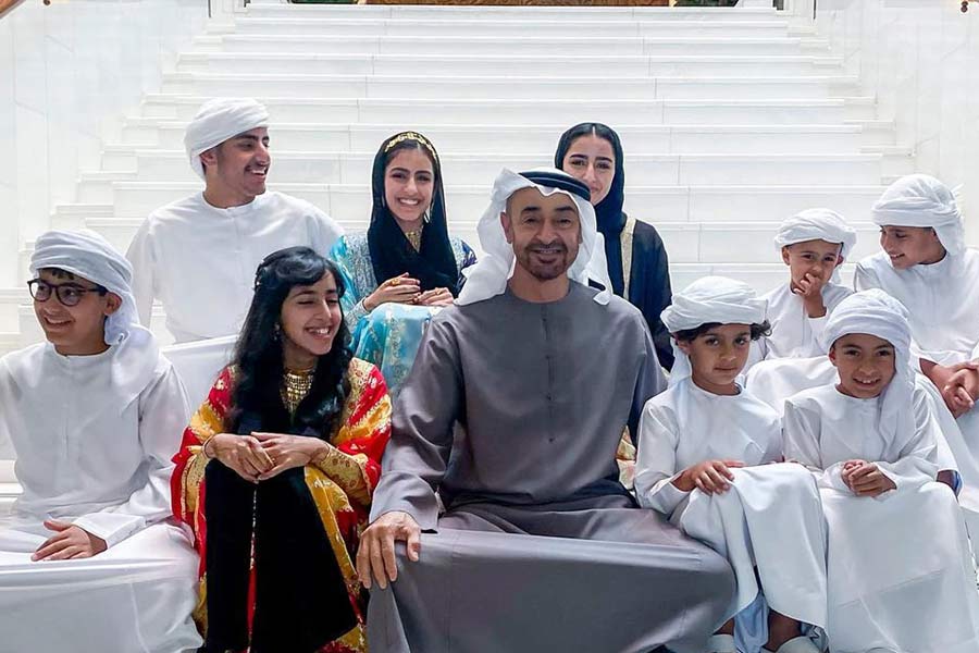 ব্লুমবার্গের রিপোর্ট অনুযায়ী সম্পত্তির নিরিখে ২০২৩ সালে সবচেয়ে ধনী পরিবার আল নাহইয়ানের। রিপোর্ট অনুযায়ী, তাঁর মোট সম্পত্তির পরিমাণ ভারতীয় মুদ্রায় ২৫ লক্ষ ৩৮ হাজার ৬৬৭ কোটি টাকা।