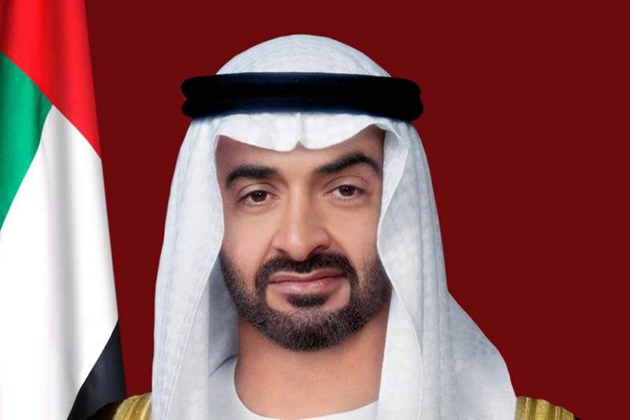 ৯৪ একর জায়গা জুড়ে রয়েছে আল নাহইয়ানের আবাসস্থল। এই ভবনের অন্দরমহলে রয়েছে নজরকাড়া ঐতিহাসিক প্রত্নবস্তু। এই ভবনের ভিতরে একটি ঝাড়বাতি রয়েছে যা সাড়ে তিন লক্ষ রত্ন দিয়ে তৈরি।