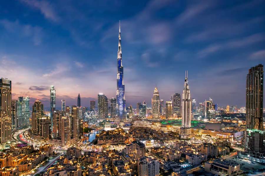 আল নাহইয়ানের অন্য এক ভাই তাহনাউন বিন জায়েদ আল নাহইয়ান। একটি বিনিয়োগকারী সংস্থার অধিকর্তা তিনি। গত পাঁচ বছরে এই সংস্থার শেয়ার দর ২৮ হাজার শতাংশ বৃদ্ধি পেয়েছে। বর্তমানে এই সংস্থার বাজার মূল্য ১৯ লক্ষ কোটি টাকা।