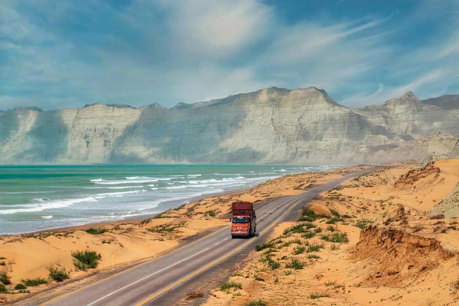 অনেকে মনে করছিলেন, বালুচিস্তান প্রদেশকে নিয়ে ইরান এবং পাকিস্তানের মধ্যে এই সংঘাত। কিন্তু ইরানের হামলা এবং পাকিস্তানের প্রতি-হামলার নেপথ্যে আদৌ বালুচিস্তান নেই। রয়েছে অন্য এক শহর। 