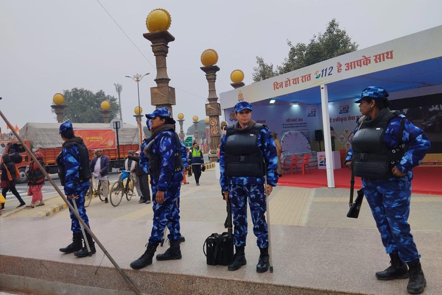 অযোধ্যায় ব্যবস্থাপনা দেখার দায়িত্বে থাকা পুলিশকর্মীরা।